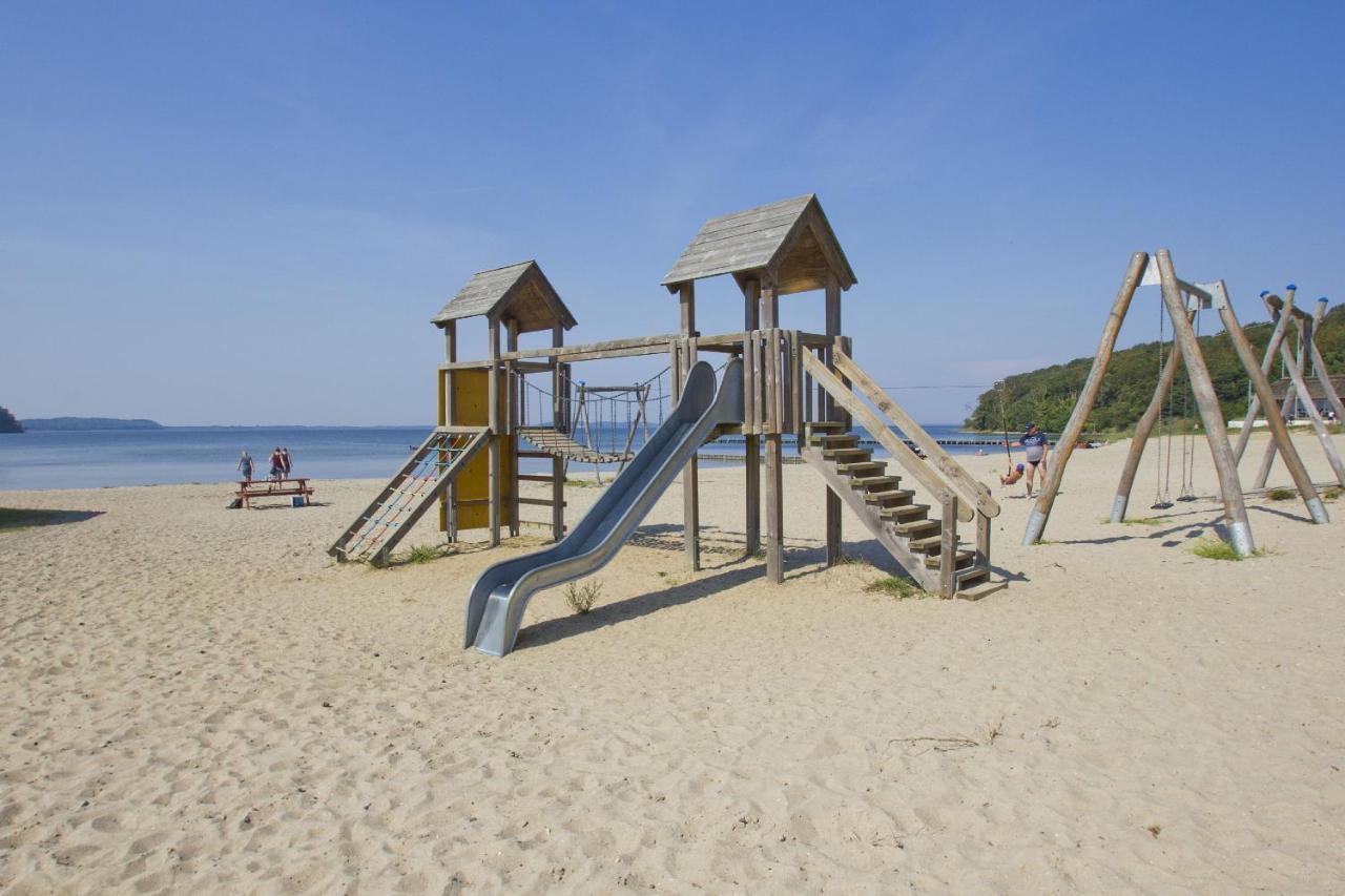 Ferienresidenz Zwei Bodden Fewo2-8 - Balkon, Sauna, Kamin Lietzow Exteriör bild